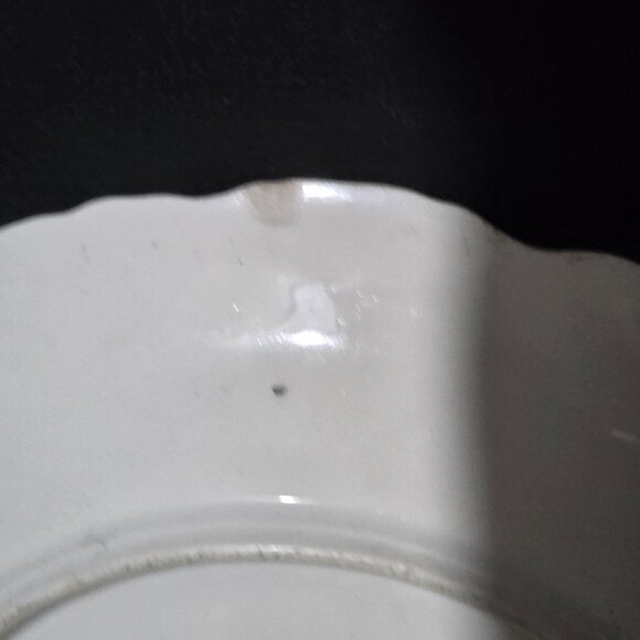 Decorative Vintage Ceramic Plate With Floral Design & Scalloped Edges - Picture 4 of 8